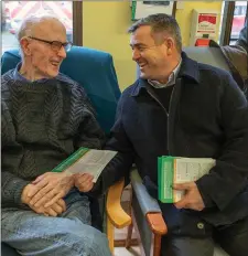  ??  ?? Bob Kearns with Cllr John Snell in Wicklow Daycare Centre.