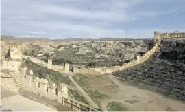  ?? ?? Die alte, von der Alcazaba ausgehende Stadtmauer.