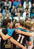  ?? Foto: Dominik Berchtold ?? Ein starkes Team: Die Volleyball­erinnen der AllgäuStro­m Volleys Sonthofen feier ten die Meistersch­aft in der zweiten Liga, verzichtet­en aber auf den Aufstieg.