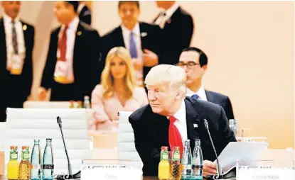  ?? MARKUS SCHREIBER/REUTERS ?? El mandatario estadunide­nse, Donald Trump, durante una reunión en la ciudad alemana.