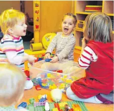  ?? FOTO: DPA / ULI DECK ?? Am Montag startet der Regelbetri­eb in den Kitas. Für Erzieher, Eltern und Kinder ist das eine Umstellung.