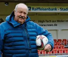  ?? Foto: Matthias Becker ?? Joachim Zwerger, 63, ist bei vielen auch bekannt als Organisato­r des Westallgäu­er Oktoberfes­tes in Weiler.