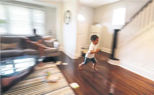  ?? STEVE RUSSELL PHOTOS/TORONTO STAR ?? Osher practises his sprints on an improvised indoor track. He also enjoys rock climbing, birthday parties, playing piano and sometimes zones out in front of the TV.