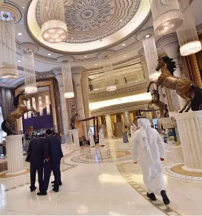  ?? PHOTO D’ARCHIVES, AFP ?? Le Ritz-carlton, avec ses suites majestueus­es, ses corridors aux tons pastel et ses statues en bronze, semble bien loin des prisons traditionn­elles réservées au commun des Saoudiens.