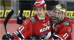  ?? FOTO: LEHTIKUVA/JUSSI NUKARI ?? SEGERSKYTT. HIFK:s backtalang Miro Heiskanen avgjorde matchen mot Tappara. Till höger Juhani Tyrväinen.