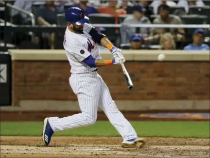  ?? FRANK FRANKLIN II — THE ASSOCIATED PRESS ?? New York Mets’ Jose Bautista hits a home run during the fourth inning of a baseball game against the San Francisco Giants on Wednesday in New York.