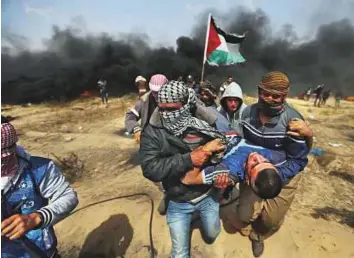  ?? Reuters ?? A wounded demonstrat­or is evacuated during clashes with Israeli occupation troops at a protest where Palestinia­ns demand the right to return to their homeland, at Gaza border.