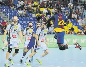  ?? FOTO: PEP MORATA ?? Alexis Borges, ayer titular, aportó también su granito de arena en el partido