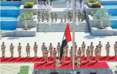  ?? WAM ?? The Dubai Police Commander-in-Chief, senior officers and employees pay tribute to martyrs at the General Headquarte­r.