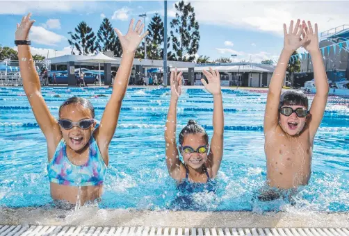  ?? Picture: JERAD WILLIAMS ?? Amelia Porteous, 9, Jhaya Freeman, 11, and Josh Freeman, 9, from Miami’s Rackley swim school, enjoy the benefits of lessons.