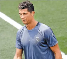  ??  ?? Cristiano Ronaldo durante el entrenamie­nto de ayer