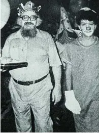  ?? CORTESÍA ?? Payasito junto al marionetis­ta y padre de Paco Porras, en los años 70