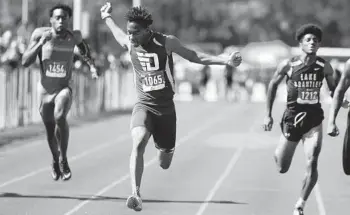  ?? STEPHEN M. DOWELL/ORLANDO SENTINEL ?? DeLand junior Kevar Williams, middle, crosses the finish line first to win the 100-meter dash during Saturday’s Class 4A Region 1 track and field meet at Flagler Palm Coast High School. At left is Seminole High’s Amari Turner and at right is Lake Brantley High’s Chadrick Richards.