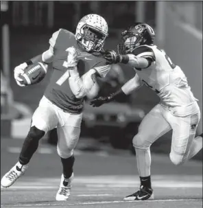  ?? Arkansas Democrat-Gazette/MELISSA SUE GERRITS ?? North Little Rock’s D.J. Brown
tries to get past Bentonvill­e defender Destyn Adkins on Friday night. The Charging Wildcats lost in the state semifinals for the third year in a row.