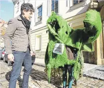  ?? Foto: Petr Topič, MAFRA ?? Za Šumavu zelenou Ekologičtí aktivisté přišli včera podpořit vládní návrh ochrany národních parků.