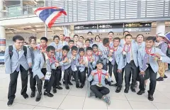  ??  ?? Thai athletes proudly show off their medals upon arrival at the airport.