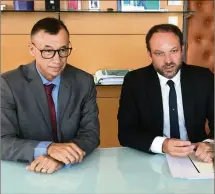  ?? (DR) ?? Thierry Piche et Charles Guepratte, respective­ment président de la CME du CHU de Nice et directeur général, ont présenté les actions concrètes menées pour sortir les blocs de la crise qui gangrène l’hôpital depuis plus d’un an.