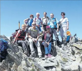  ??  ?? Le groupe de l’ascension le “Puig Carlit”