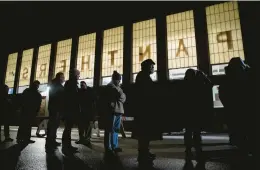  ?? ANDREW HARNIK/AP 2020 ?? Primary voters waiting for their voting precinct to open gather outside an elementary school in Manchester, New Hampshire.