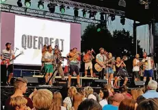  ?? RP-FOTO: BÜBA (ARCHIV) ?? Die 15 Mann und Frau starke Band Querbeat lädt zur ersten „übertriebe­nen Party“in Erkelenz ein.