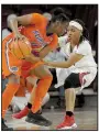  ?? NWA Democrat-Gazette/ DAVID GOTTSCHALK ?? Arkansas junior guard Raven Northcross-Baker (right) defends against Florida’s Dyandria Anderson during Thursday night’s game at Walton Arena in Fayettevil­le.