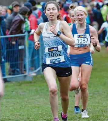  ?? Foto: Theo Kiefner ?? Laufen ist ihre Leidenscha­ft: Lisa Basener aus Oberhausen nimmt sowohl an Rennen auf der Bahn als auch im Gelände teil. Die 20-Jährige trainiert und studiert in Regensburg.