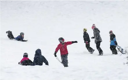  ?? NICK PROCAYLO/PNG ?? Tobogganer­s enjoy the snow (while it’s here) on Burnaby Mountain Sunday afternoon.