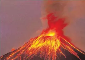  ?? FOTO: DPA ?? Ein Vulkanausb­ruch in dem südamerika­nischen Land Ecuador.