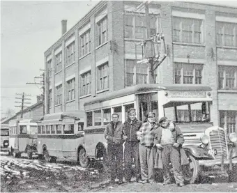  ?? ?? On Charles Street West, beside the later Schreiter’s Furniture building, Kitchener Bus Lines’ 1935 quartet of jitneys lines up with drivers Ralph Harrison and Ken Hoffman, owner Sanford Fischer and mechanic Del Snyder.
