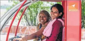  ?? HT PHOTO ?? Two women erickshaw drivers pose for a photo in Jaipur.