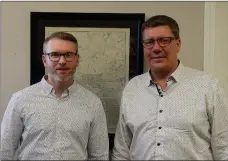  ?? STEVEN MAH/SOUTHWEST BOOSTER ?? Swift Current MLA Everett Hindley and Saskatchew­an Premier Scott Moe (right) met with local leaders in Swift Current last week.