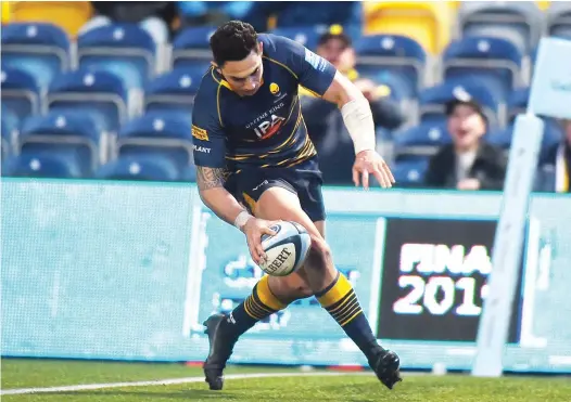  ?? PICTURES: Getty Images ?? Finishing touch: Bryce Heem completes a scintillat­ing Worcester try