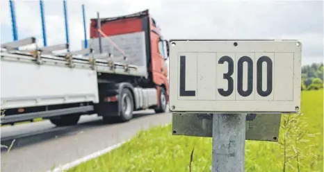  ?? FOTO: WOLFGANG HEYER ?? Mit einer L-300-Auffahrt auf die B 30 könnte der Verkehr in der Bad Waldseer Innenstadt reduziert werden.