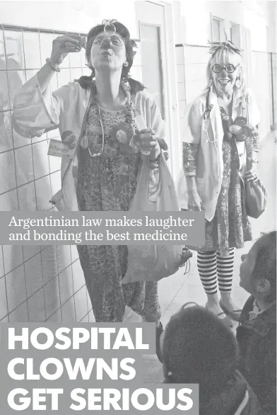  ?? KAMILIA LAHRICHI FOR USA TODAY ?? María Asunción Giardina, aka Dr. Azul Primavera, blows a cloud of bubbles to entertain sick children in the waiting room of Hospital Piñero in Buenos Aires.