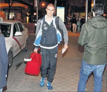  ??  ?? PREPARADO. El entrenador del Deportivo Gaizka Garitano a su llegada a Madrid.