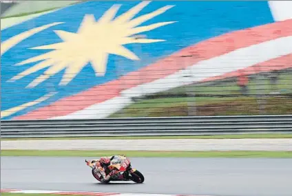  ?? FOTO: AP ?? Marc Márquez tiene atragantad­o Sepang. Desde la primera vez que lo pisó tiene problemas y ya ha desperdici­ado dos match-ball