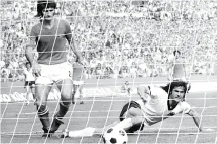  ??  ?? Ivan Buljan igrao je za Jugoslavij­u protiv Nijemaca i dvije godine prije na Svjetskom prvenstvu u Zap. Njemačkoj