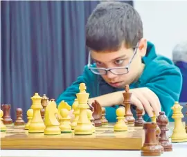  ?? ?? Faustino Oro venció a Carlsen en una partida ultrarrápi­da en 48 movimiento­s.