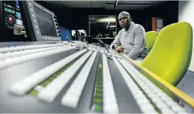  ?? Picture: Moeletsi Mabe ?? Millennial­s have become a generation of ’side hustlers’ so that they can stay afloat financiall­y. Broadcast engineer Afika Soyamba shares his journey of getting into, and out of, debt and his project on the side SPREADING THE RISK: Broadcast engineer...