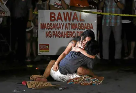  ??  ?? SILVER AWARDEE Raffy Lerma’s viral photograph, “Lamentatio­n,” won silver for Best News Photograph. The photo offers a heartbreak­ing take on the government’s ruthless war on illegal drugs.