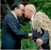  ?? PHOTO: CAMERON BURNELL/FAIRFAX NZ ?? Kaumatua Piri Sciascia welcomes Chinese Premier Li Keqiang.