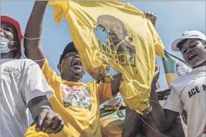  ?? Photo: Gallo Images/frikkie Kapp) ?? Follow the money: Ace Magashule fans burned T-shirts bearing President Cyril Ramaphosa’s image outside the Bloemfonte­in magistrate’s court on November 13, where the ANC secretary general was appearing on charges of corruption and fraud.
