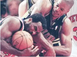  ?? (Reuters) ?? CHARLES OAKLEY (left) battles for the ball back in his days with the New York Knicks at Madison Square Garden.