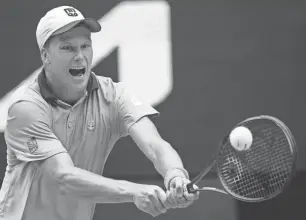  ?? ALANGKARA/AP
DITA ?? Jenson Brooksby plays a backhand return to Casper Ruud during their second-round match at the Australian Open tennis championsh­ip in Melbourne, Australia, on Thursday.