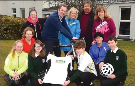  ?? (Back from left) Photo by Michelle Cooper Galvin ?? Launching the Killorglin Community College Two Lakes Challenge were Kate Moroney, Susan Moriarty, Jamie Healy, Mairead Healy, Ethan Victor;
Clair Kelly, Donal O’Reilly Deputy Principal, Catherine O’Riordan McGrath, Don and Eileen Myers. The event will...