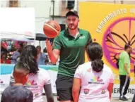  ??  ?? La lesión se originó en un entrenamie­nto de la pretempora­da con su equipo de la LNBP. /Foto: Especial