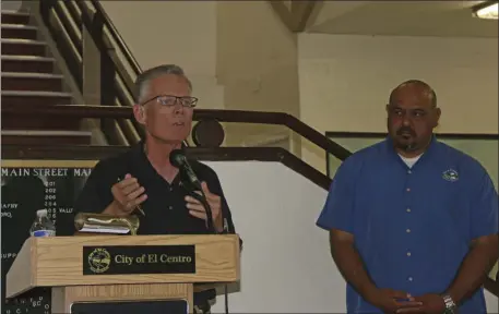  ?? WILLIAM ROLLER PHOTO ?? FROM LEFT: Gene Brister, co-owner of KXO radio and El Centro Mayor Alex Cardenas discuss downtown improvemen­ts on Main Street on Thursday.