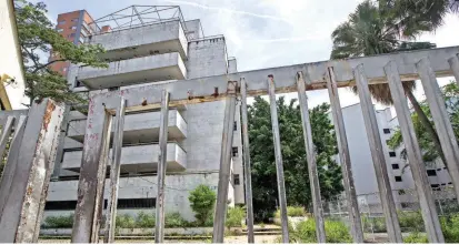  ?? FOTOS JULIO CÉSAR HERRERA ?? El edificio Mónaco, que fue objeto de extinción de dominio, le fue entregado en 2008 a la Policía Nacional. Antes, en el inmueble estaban ubicadas oficinas de la Fiscalía.