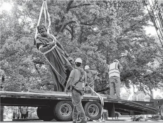  ?? REUTERS ?? A Christophe­r Columbus statue is removed in Tower Grove Park, St. Louis, Missouri, in this June social media photo. Last week, a different statue of Columbus was thrown into Baltimore, Md., harbour.