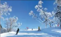  ?? PHOTOS PROVIDED TO CHINA DAILY ?? Left: Skiers have fun in a snow resort in Jilin city. Right: